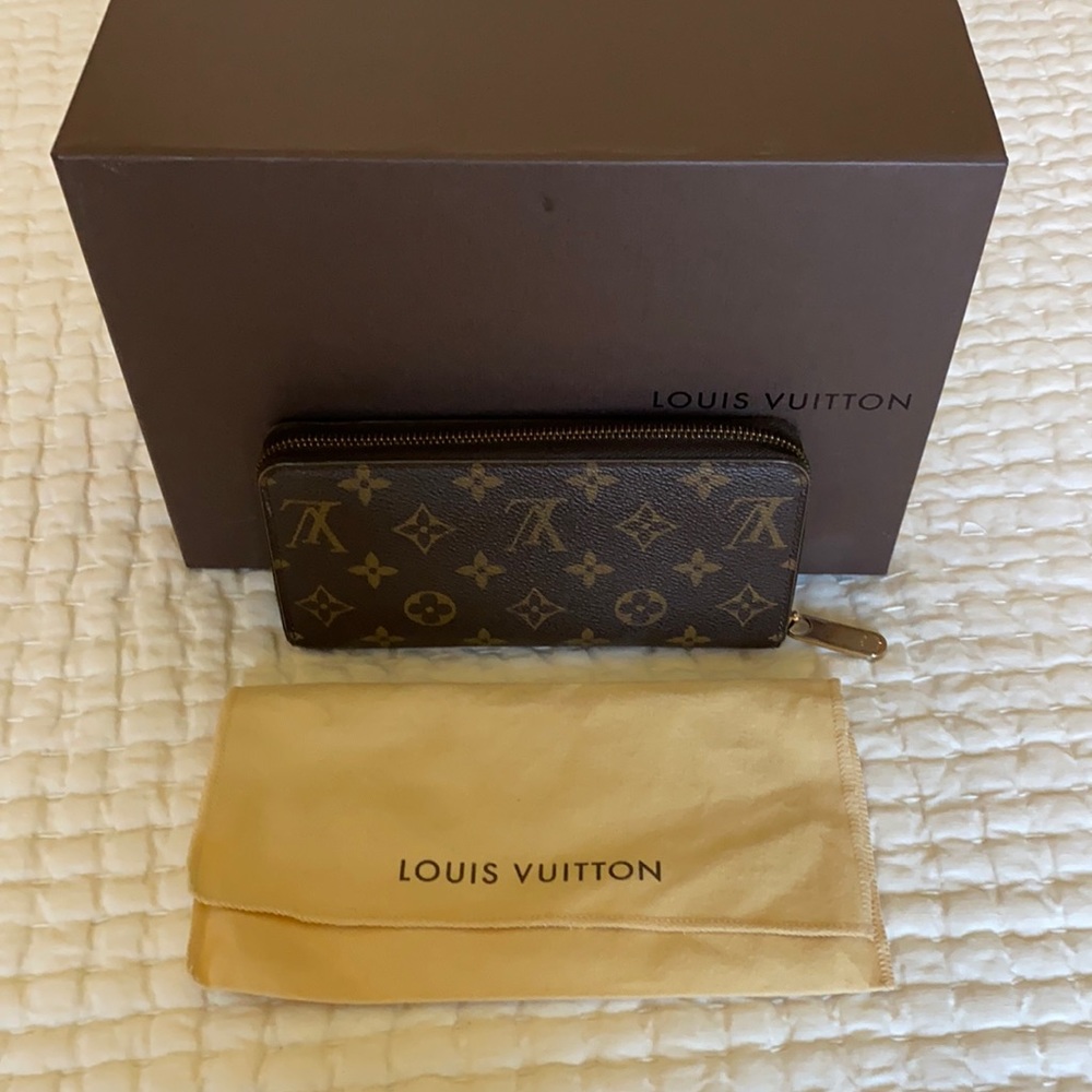 Authentic Louis Vuitton Monogram Wallet